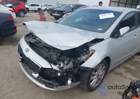 2017 Kia Forte Lx z USA, uszkodzony, nr VIN 3KPFL4A72HE149842